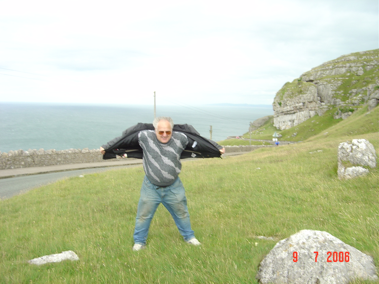 M0NZR Dave before he got blown off the Great Orme.JPG