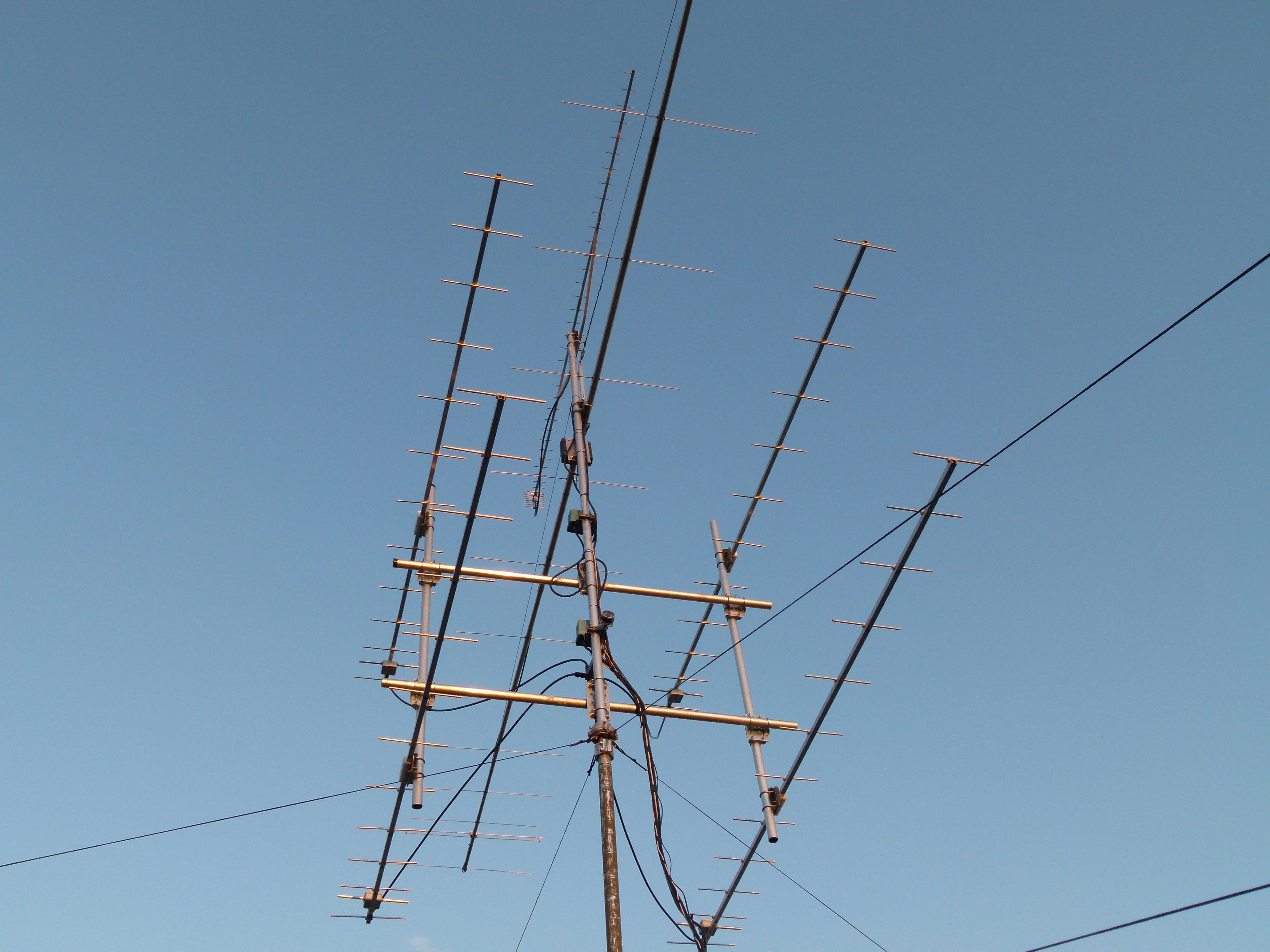 3 bands on one mast.