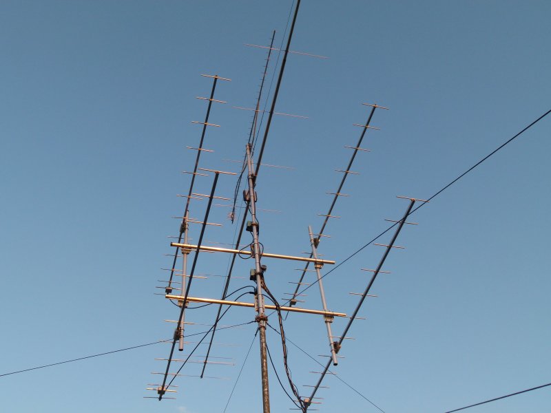 3 bands on one mast.