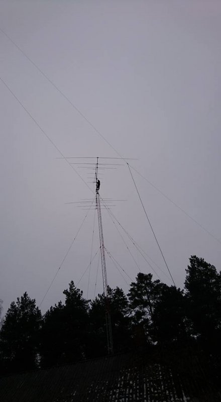 Pirmieji elementai montuojami viršuje