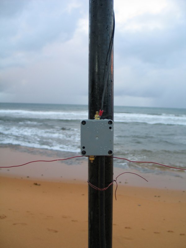 A close up of the feedpoint