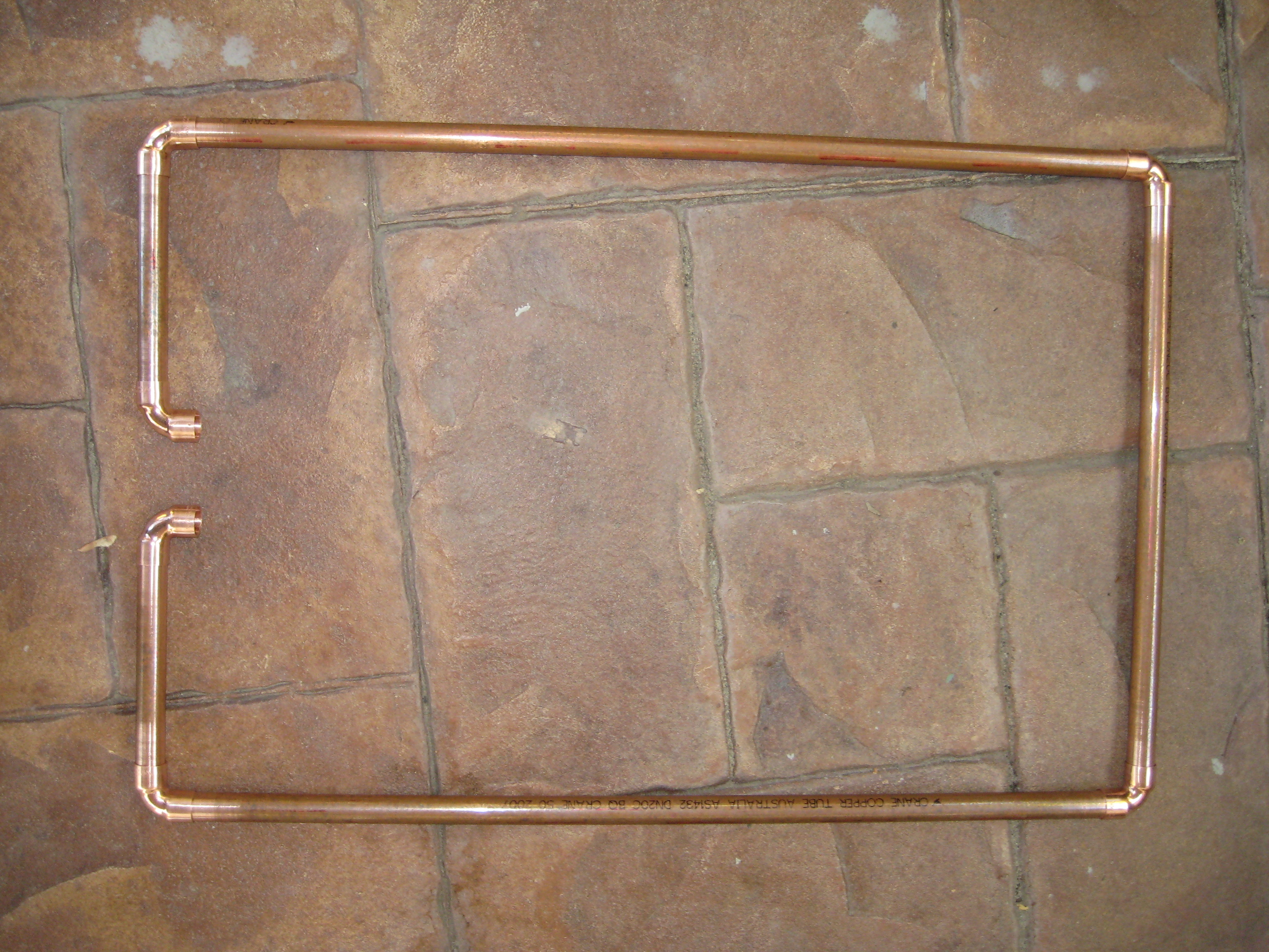 The loop is made of 19mm diameter plumbing copper pype