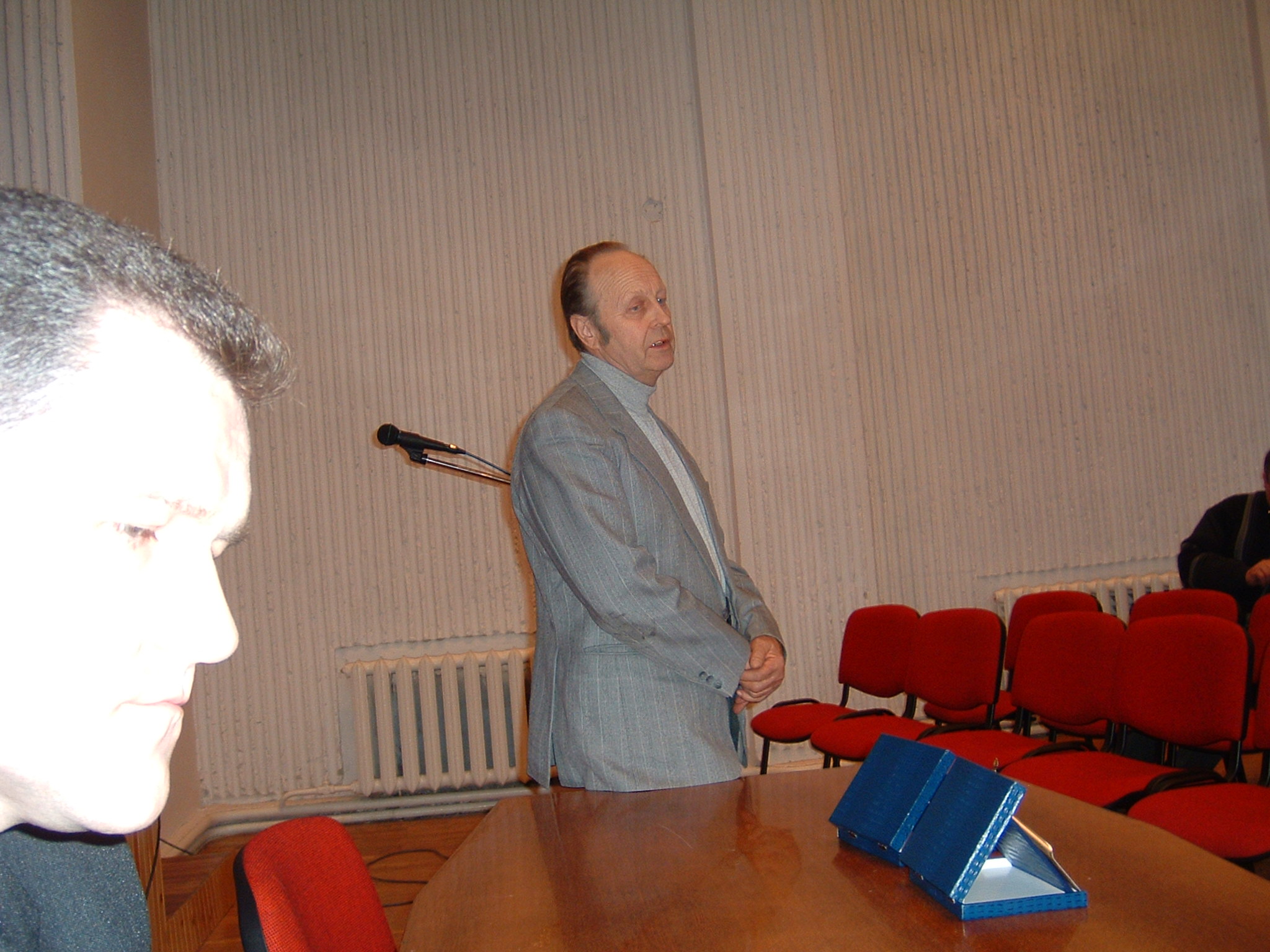 2004-11 049