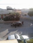 Po langais sustojo carabinieriai