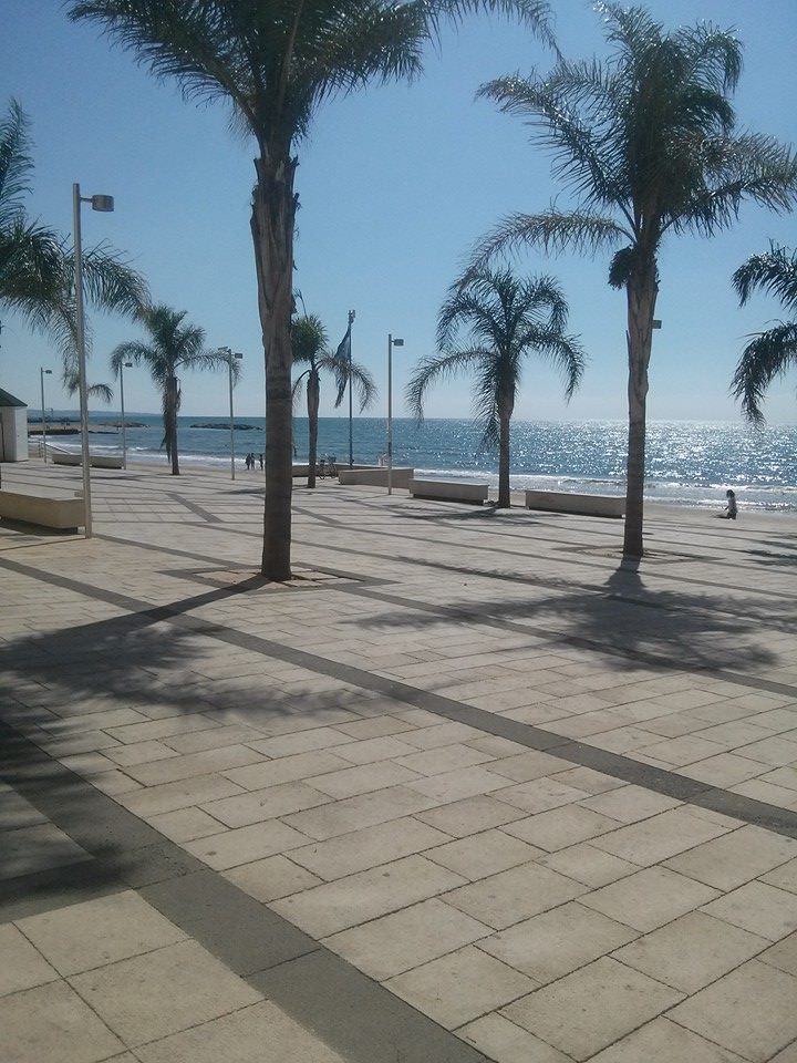 Marina di Ragussa, vidurdienis, kaitra