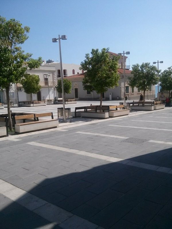 Marina di Ragussa, vidurdienis, kaitra