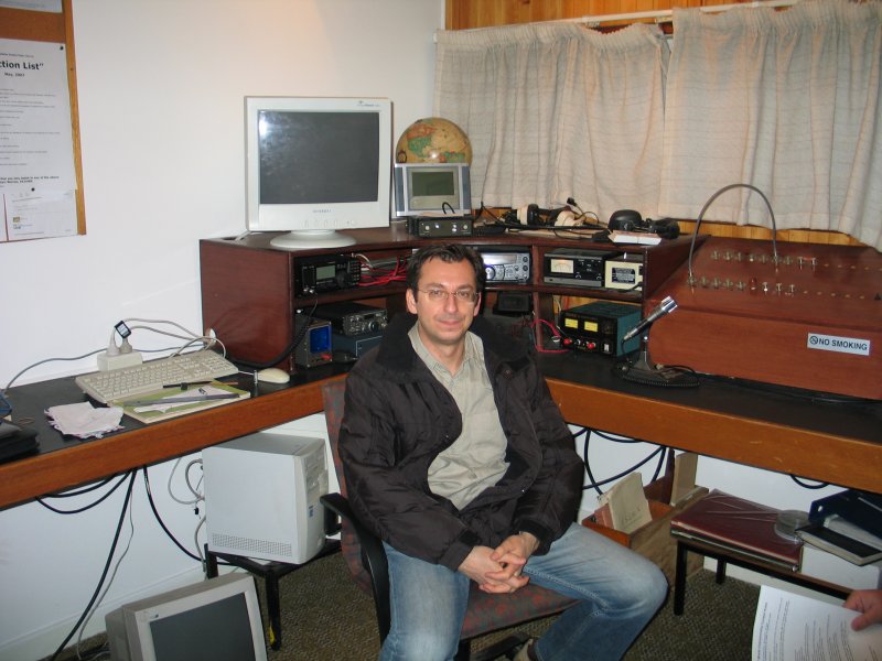 Inside the M/S VK2ATZ shack