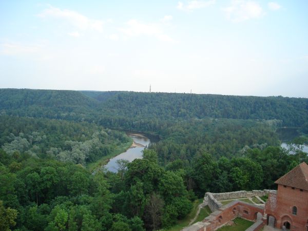 Vaizdas pro langą į Siguldos pusę