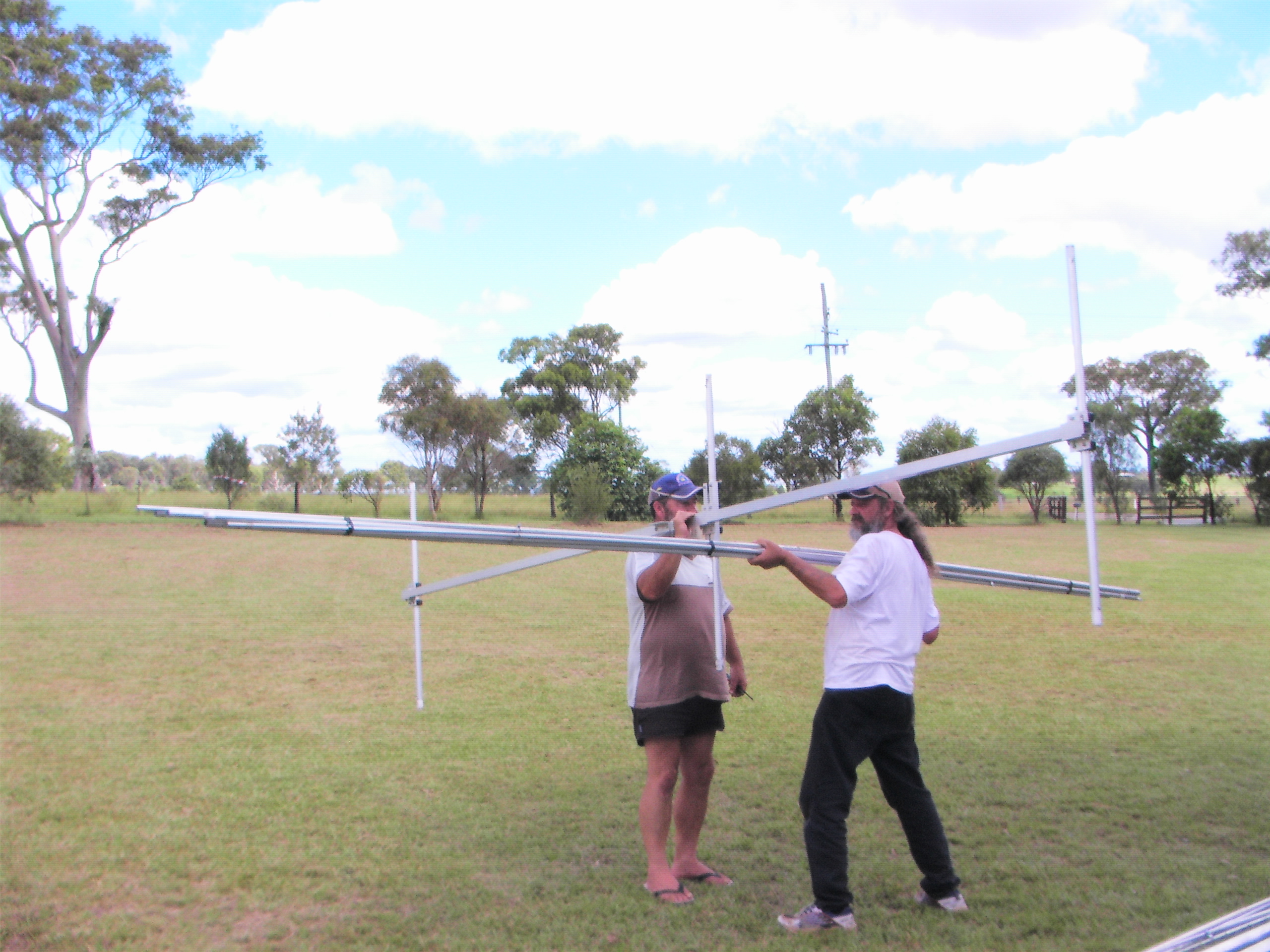 Nesiojamas 2m yagis? Ne - cia 40m diapazono yagio konstrukcijos dalis